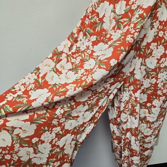 American Eagle Halter Wide leg Floral Jumpsuit Red M - Picture 8 of 12
